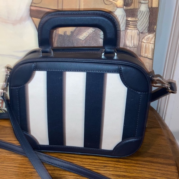 Kate Spade Traveler Trunk Novelty Crossbody Bag - Navy & Cream - EUC - Picture 2 of 9